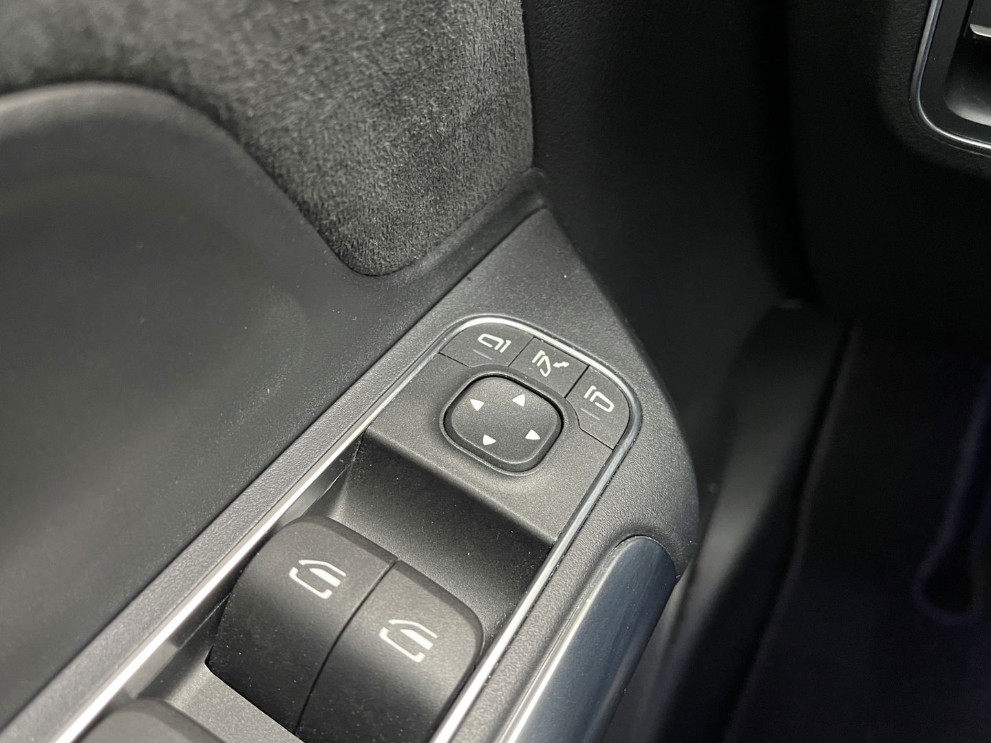 Mercedes-Benz B-Klasse 200 Business Solution AMG | Sfeerverlichting | Apple Carplay | Android Auto | DAB | Rijmodus Regeling | Adaptieve Cruise Control | Lane Assist |