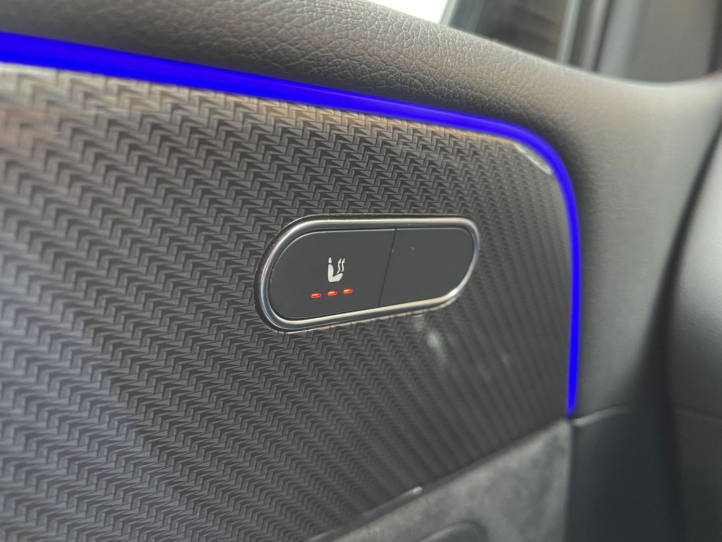 Mercedes-Benz B-Klasse 200 Business Solution AMG | Sfeerverlichting | Apple Carplay | Android Auto | DAB | Rijmodus Regeling | Adaptieve Cruise Control | Lane Assist |