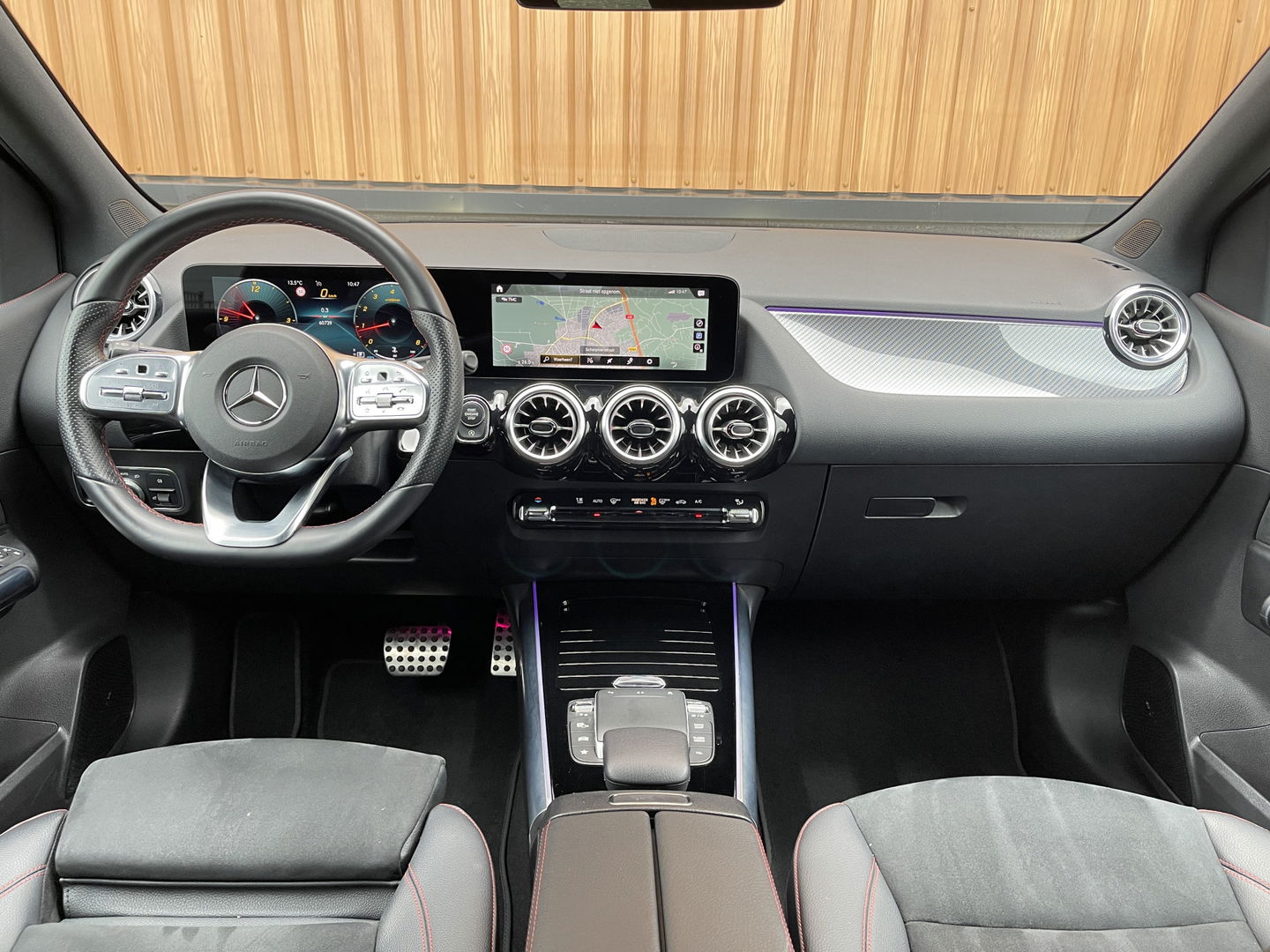 Mercedes-Benz B-Klasse 200 Business Solution AMG | Sfeerverlichting | Apple Carplay | Android Auto | DAB | Rijmodus Regeling | Adaptieve Cruise Control | Lane Assist |