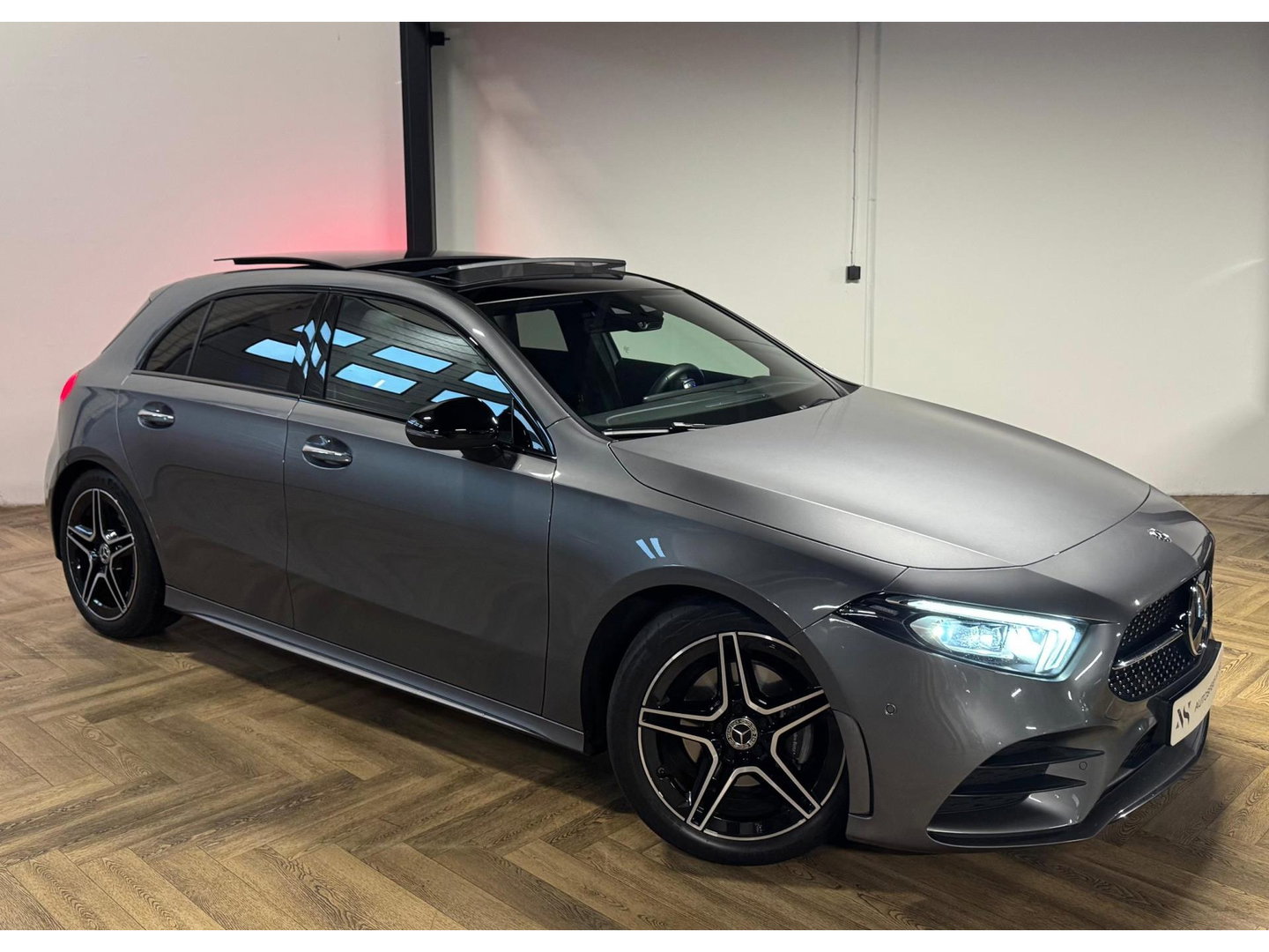 Mercedes-Benz A-Klasse 180 Business Solution AMG PANO KEYLESS