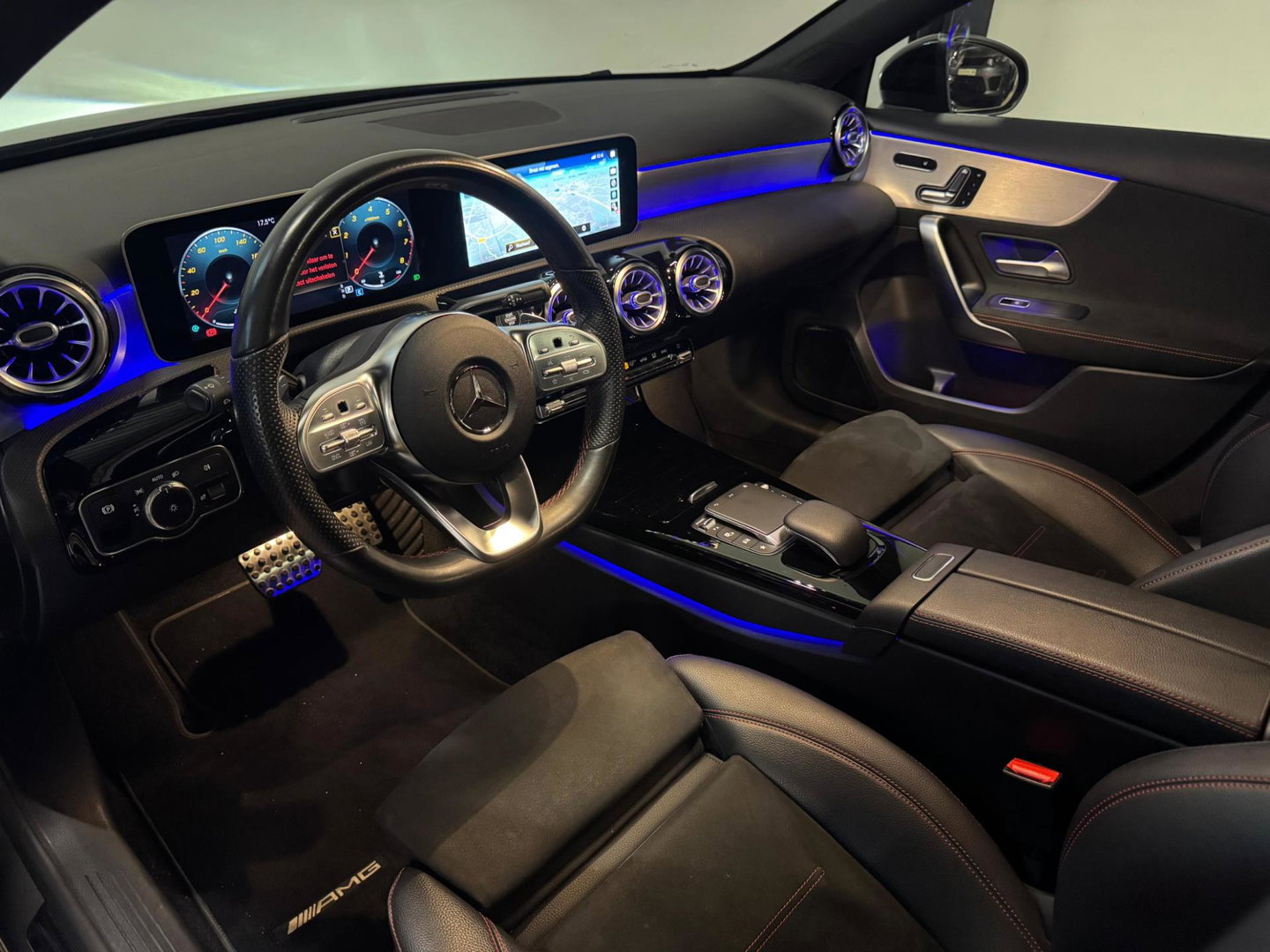 Mercedes-Benz A-Klasse 180 Business Solution AMG PANO KEYLESS