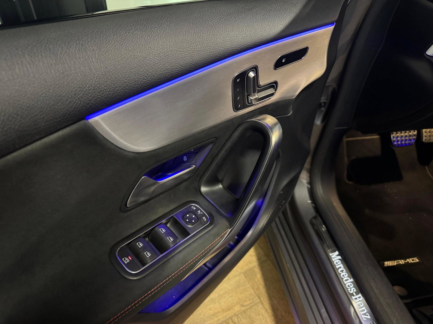 Mercedes-Benz A-Klasse 180 Business Solution AMG PANO KEYLESS