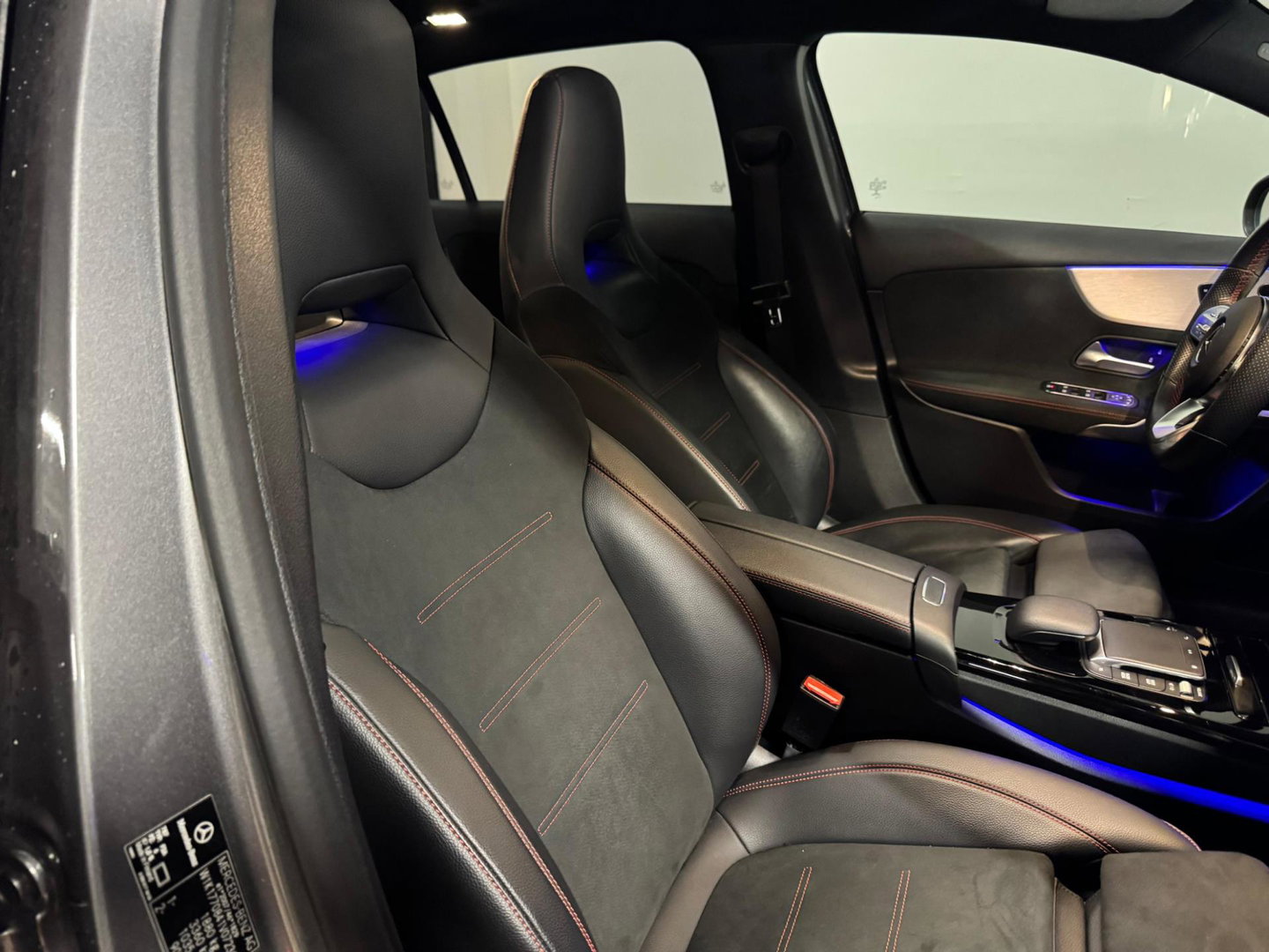 Mercedes-Benz A-Klasse 180 Business Solution AMG PANO KEYLESS