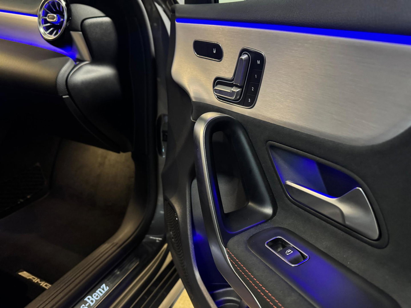 Mercedes-Benz A-Klasse 180 Business Solution AMG PANO KEYLESS