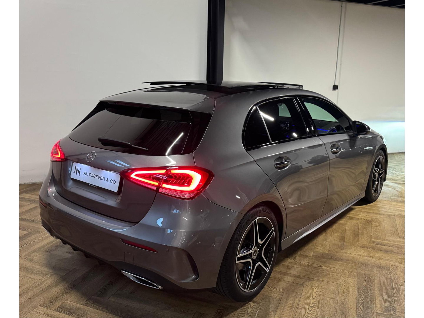 Mercedes-Benz A-Klasse 180 Business Solution AMG PANO KEYLESS