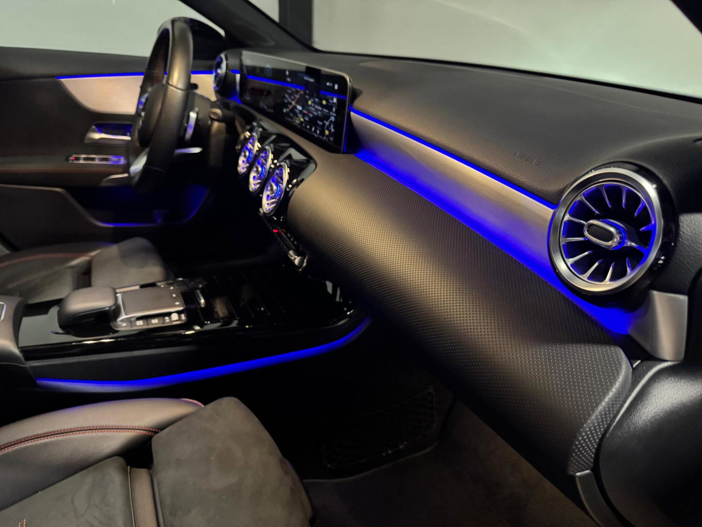 Mercedes-Benz A-Klasse 180 Business Solution AMG PANO KEYLESS