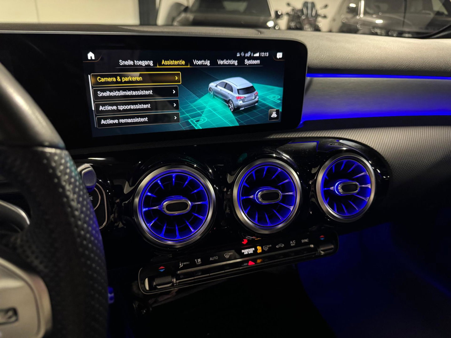 Mercedes-Benz A-Klasse 180 Business Solution AMG PANO KEYLESS