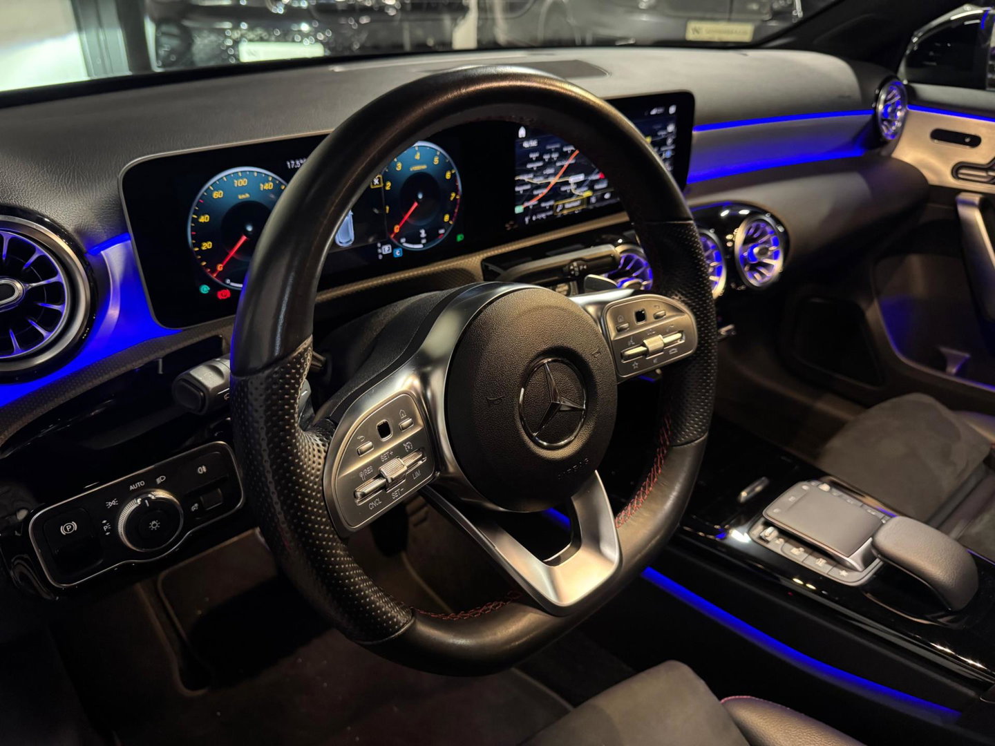 Mercedes-Benz A-Klasse 180 Business Solution AMG PANO KEYLESS