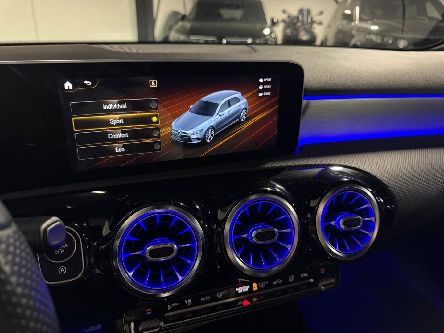 Mercedes-Benz A-Klasse 180 Business Solution AMG PANO KEYLESS