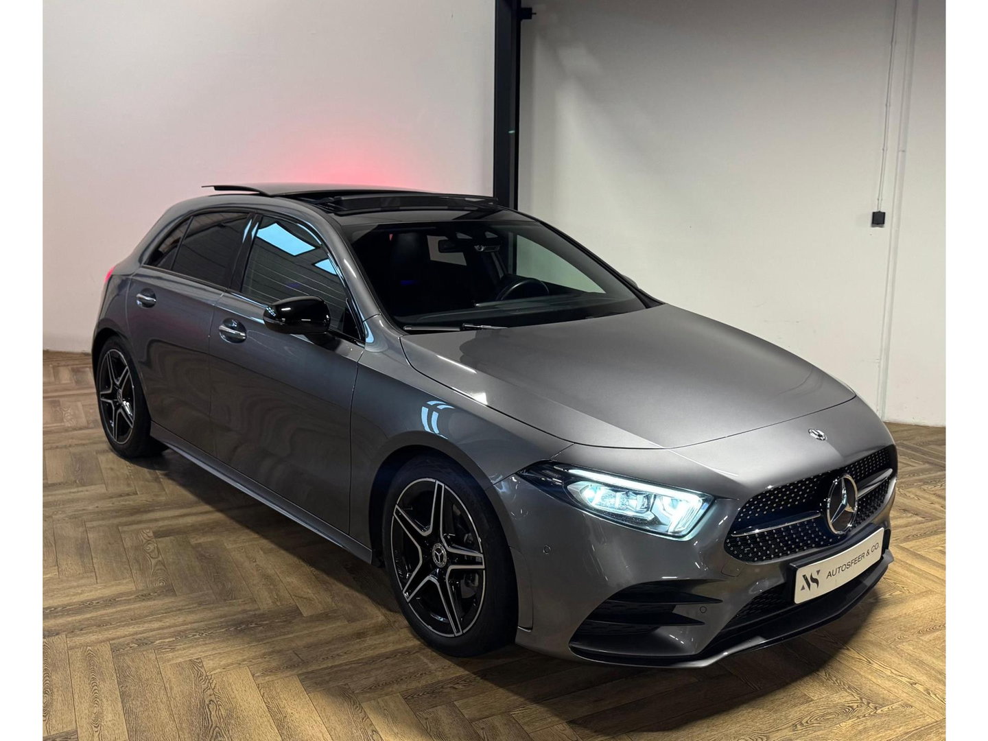 Mercedes-Benz A-Klasse 180 Business Solution AMG PANO KEYLESS