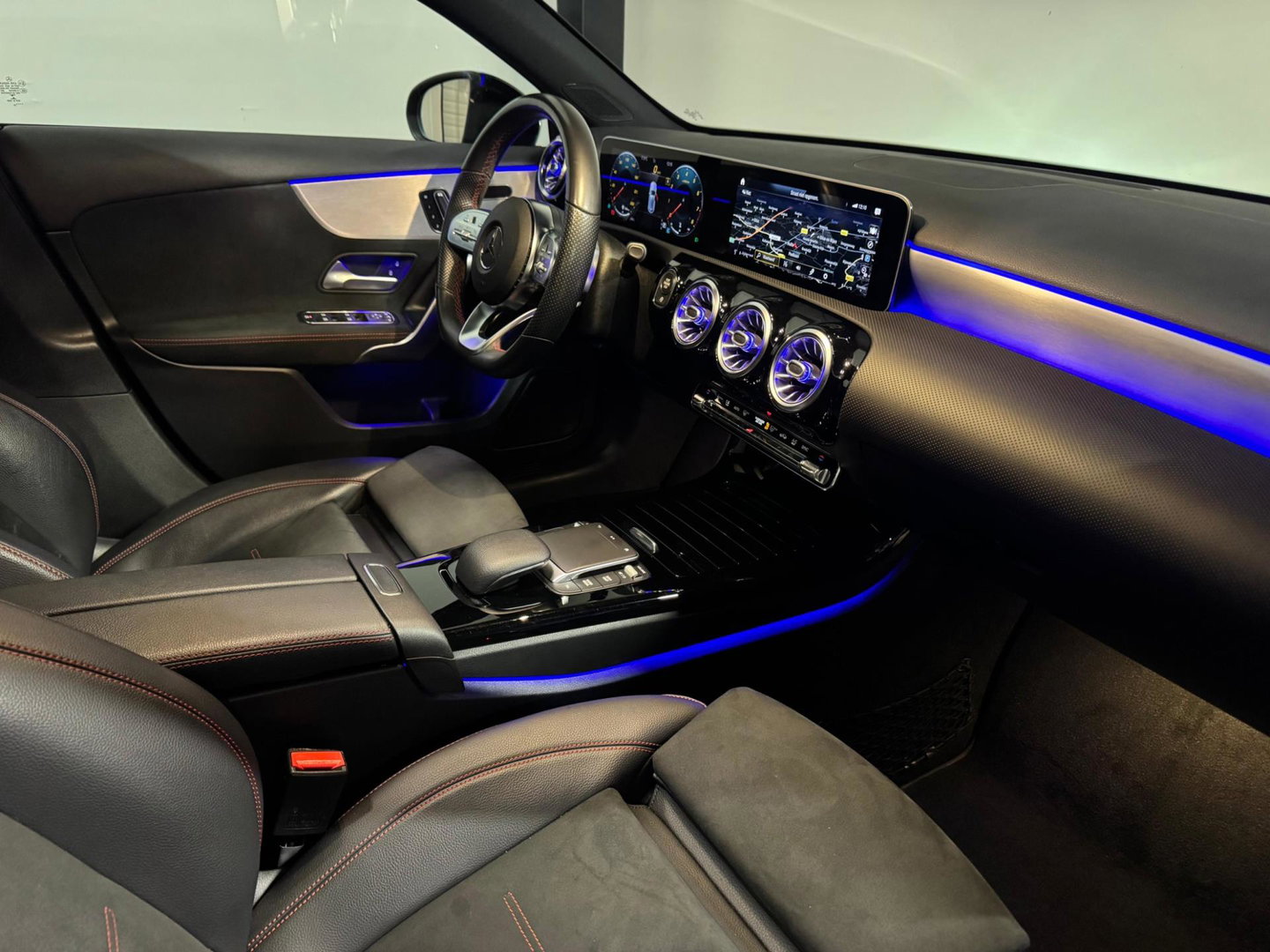 Mercedes-Benz A-Klasse 180 Business Solution AMG PANO KEYLESS