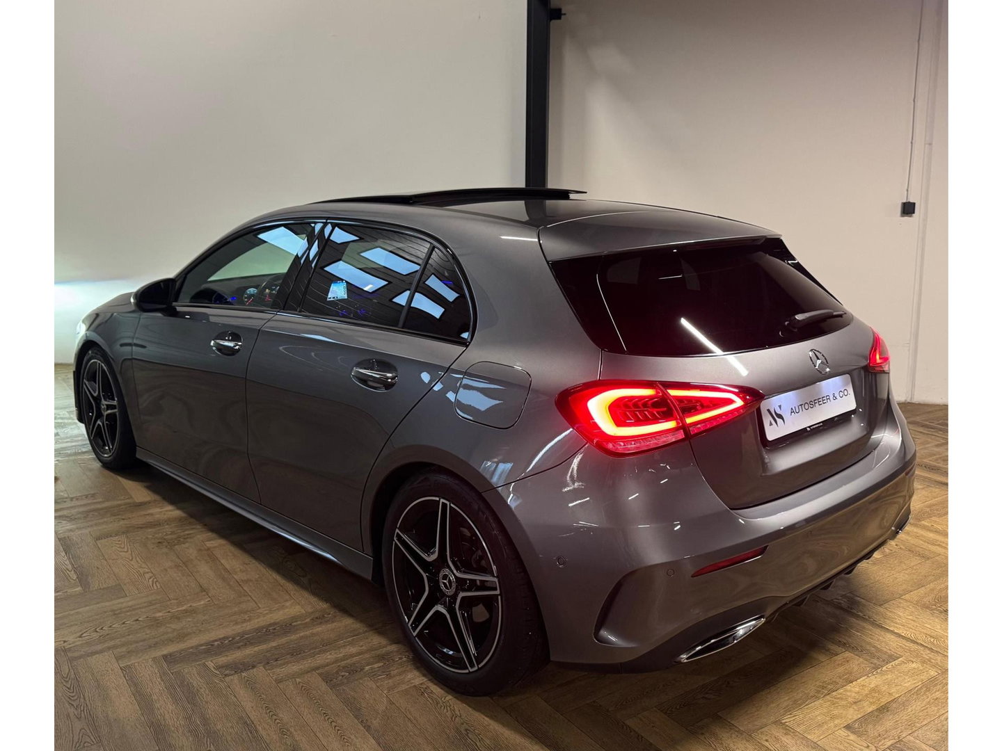 Mercedes-Benz A-Klasse 180 Business Solution AMG PANO KEYLESS