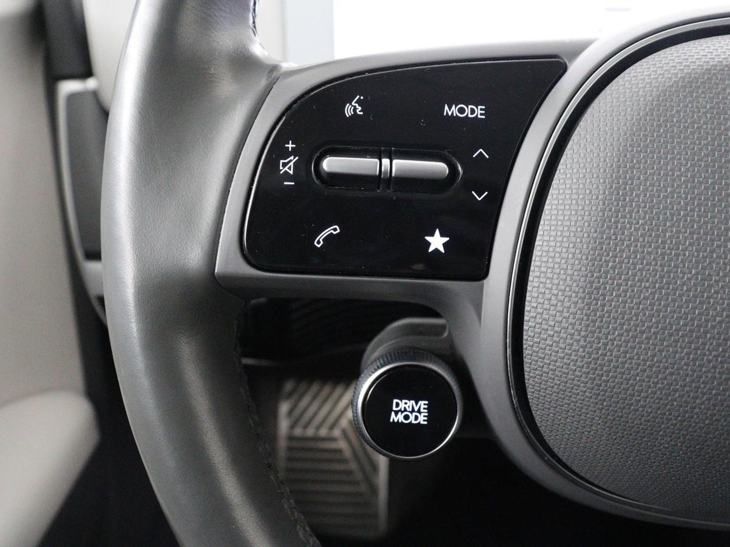 Hyundai IONIQ 5 Connect 58 kWh | SOH 91% | Warmtepomp | Stoelverwarming | Adaptive cruise | Bose Sound | Camera | Carplay | Half leder | Vehicle-to-load | Keyless | Navigatie | Full LED