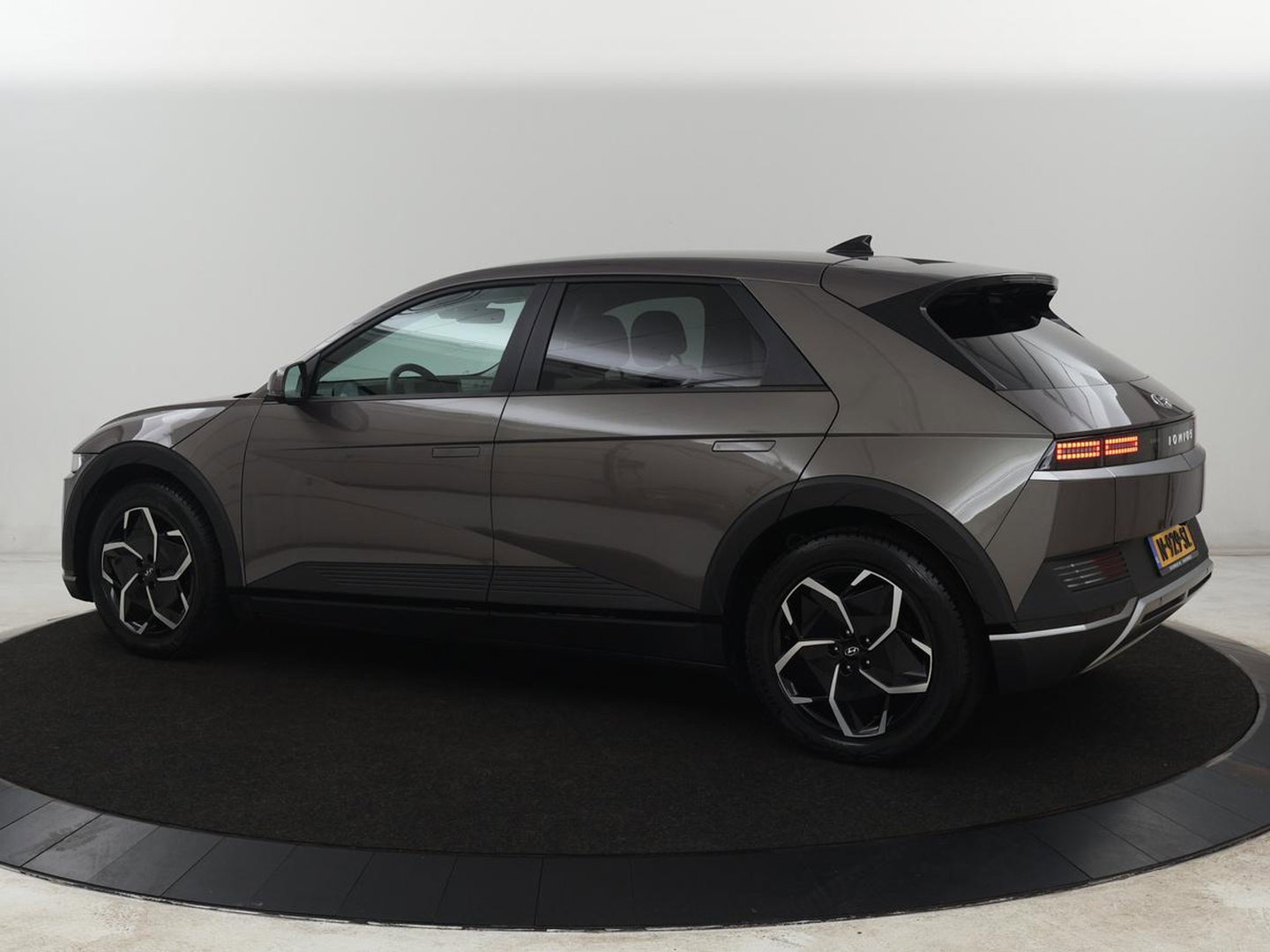 Hyundai IONIQ 5 Connect 58 kWh | SOH 91% | Warmtepomp | Stoelverwarming | Adaptive cruise | Bose Sound | Camera | Carplay | Half leder | Vehicle-to-load | Keyless | Navigatie | Full LED