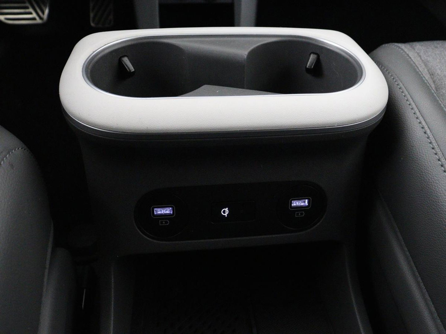 Hyundai IONIQ 5 Connect 58 kWh | SOH 91% | Warmtepomp | Stoelverwarming | Adaptive cruise | Bose Sound | Camera | Carplay | Half leder | Vehicle-to-load | Keyless | Navigatie | Full LED