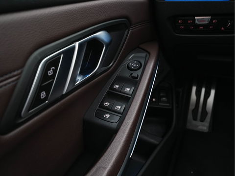 BMW 3 Serie Touring 320e M-Sportpack Business Edition Plus (Plug-In) (INCL-BTW) *PANO | LASER-LED | LEATHER | HEATED-SPORTSEATS | HARMAN/KARDON | VIRTUAL-COCKPIT | AMBIENT-LIGHT | NAVI-FULLMAP | DAB+ | 18''ALU*