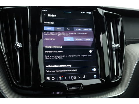 Volvo XC60 2.0 T6 Plug-in hybrid AWD Ultra Black Edition | Full Option | Luchtvering | Massage | B&W Audio | Trekhaak | 360 camera | Head-up |