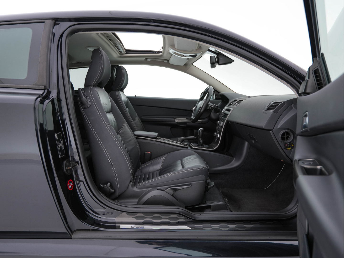 Volvo C30 1.6 D2 R-Design Sport-pack *PANO | BI-XENON | LEATHER-FABRIC | NAVI-FULLMAP | HEATED-SPORTSEATS | ECC | CARBON-INLAY | PDC | PREMIUM-AUDIO | CRUISE | 17''ALU*