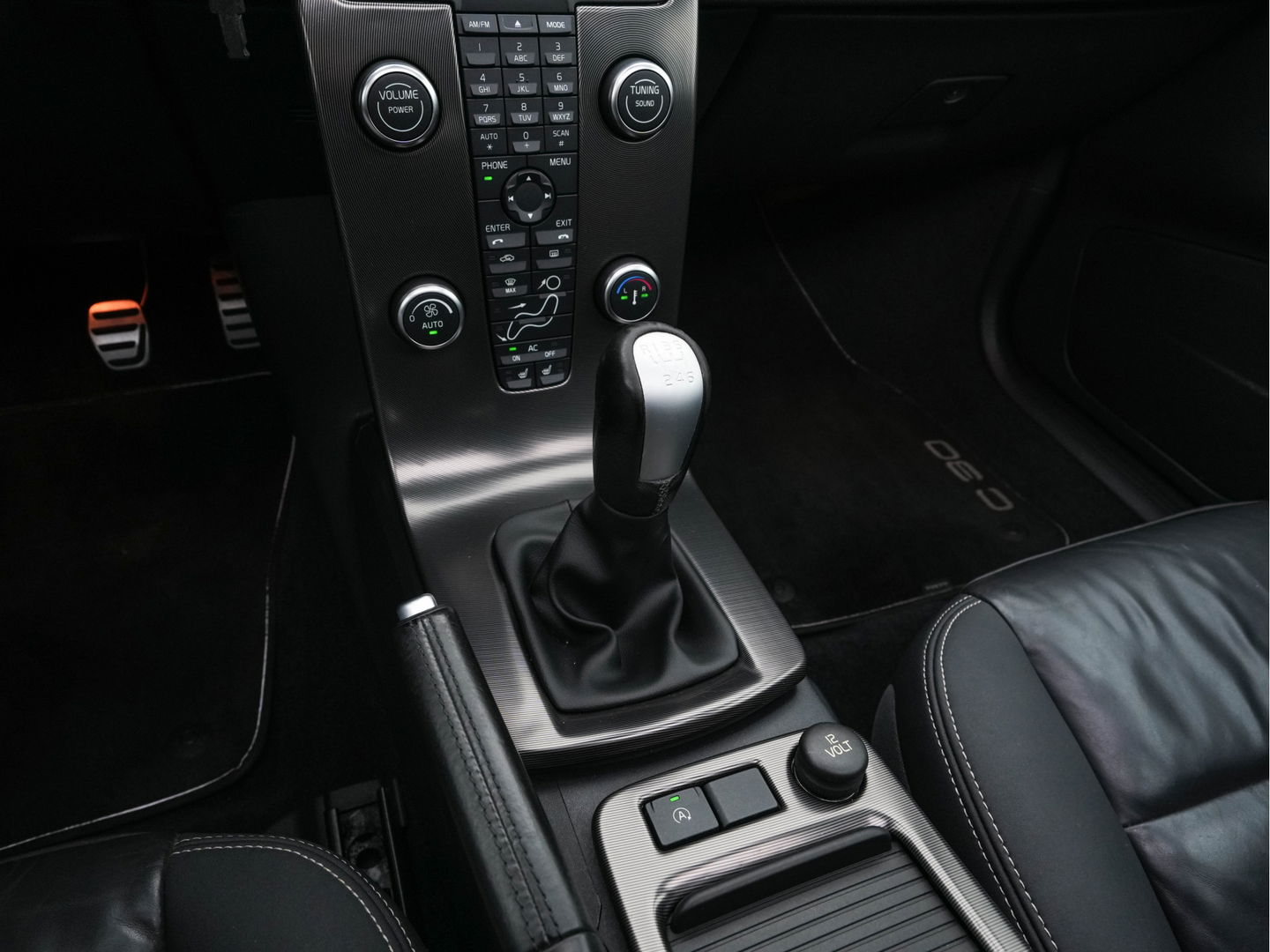 Volvo C30 1.6 D2 R-Design Sport-pack *PANO | BI-XENON | LEATHER-FABRIC | NAVI-FULLMAP | HEATED-SPORTSEATS | ECC | CARBON-INLAY | PDC | PREMIUM-AUDIO | CRUISE | 17''ALU*