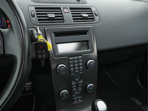 Volvo C30 1.6 D2 R-Design Sport-pack *PANO | BI-XENON | LEATHER-FABRIC | NAVI-FULLMAP | HEATED-SPORTSEATS | ECC | CARBON-INLAY | PDC | PREMIUM-AUDIO | CRUISE | 17''ALU*