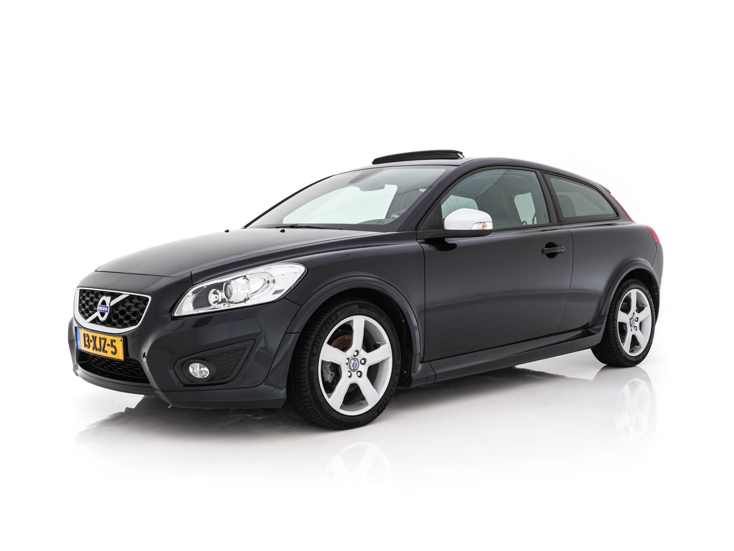 Volvo C30 1.6 D2 R-Design Sport-pack *PANO | BI-XENON | LEATHER-FABRIC | NAVI-FULLMAP | HEATED-SPORTSEATS | ECC | CARBON-INLAY | PDC | PREMIUM-AUDIO | CRUISE | 17''ALU*