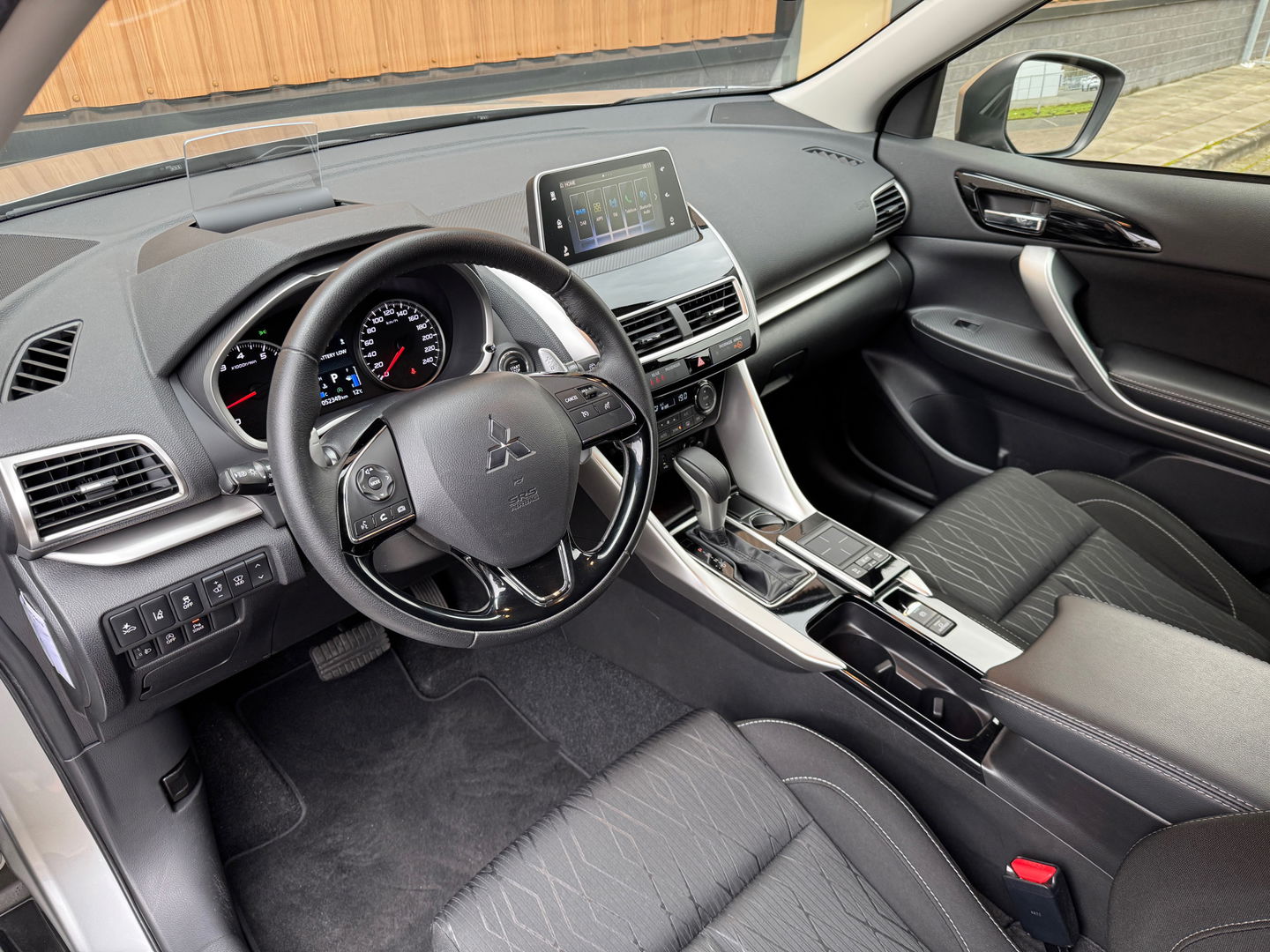 Mitsubishi Eclipse Cross 1.5 DI-T Intense | Origineel Nederlands | 1e Eigenaar! | Apple Carplay | Android Auto | Trekhaak | Lane Assist | DAB | Head-Up Display |