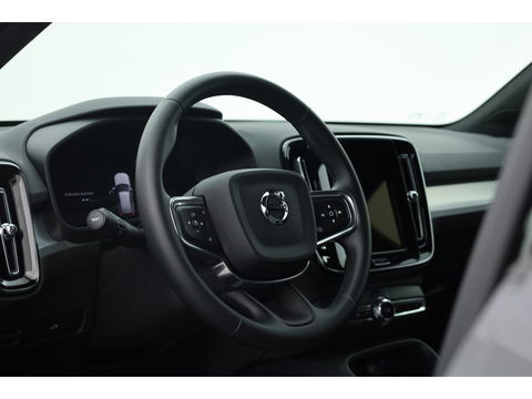 Volvo XC40 2.0 B3 Plus Black Edition | Facelift | 360 camera | Blis | ACC | Carplay | H&K Audio |