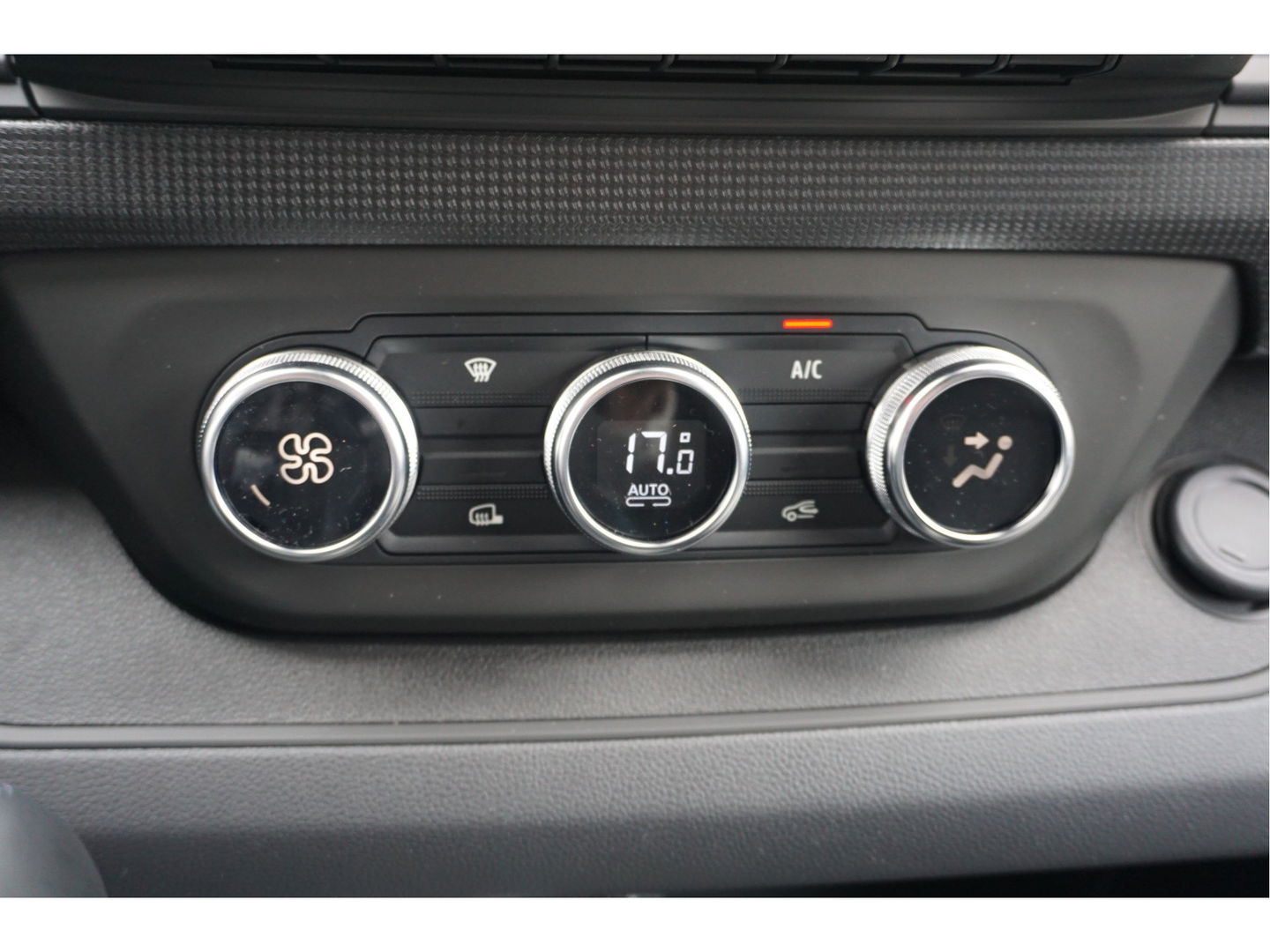 Renault Trafic 170PK L2H1 DC EDC AUT BPM VRIJ!! Navi,  Climate, Cruise, LED, 17" LM!! NR. 609