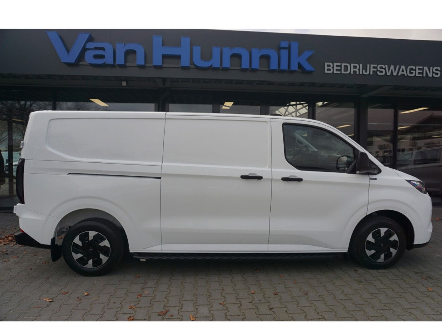 Ford Transit Custom 320L 2.5 PHEV Hybride 233PK JWR Edition PRIJS INCL. BPM !! 13" Navi, Adap. Cruise, Camera!! NR. HYB013