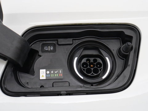 Opel Grandland X 1.6 Turbo Hybrid Business Edition | SOH 95% | Trekhaak | Navigatie | Carplay | Parkeerhulp | Full LED | Cruise control | Bluetooth | Climate control | PHEV | Plug In