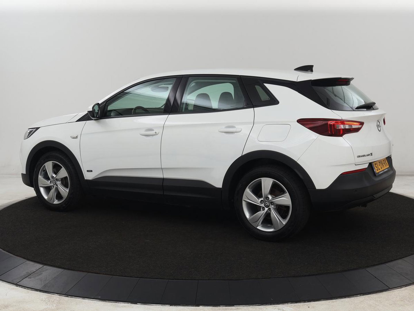 Opel Grandland X 1.6 Turbo Hybrid Business Edition | SOH 95% | Trekhaak | Navigatie | Carplay | Parkeerhulp | Full LED | Cruise control | Bluetooth | Climate control | PHEV | Plug In
