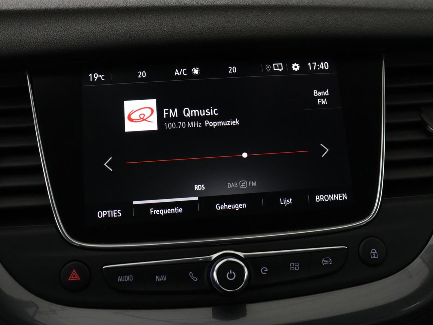 Opel Grandland X 1.6 Turbo Hybrid Business Edition | SOH 95% | Trekhaak | Navigatie | Carplay | Parkeerhulp | Full LED | Cruise control | Bluetooth | Climate control | PHEV | Plug In