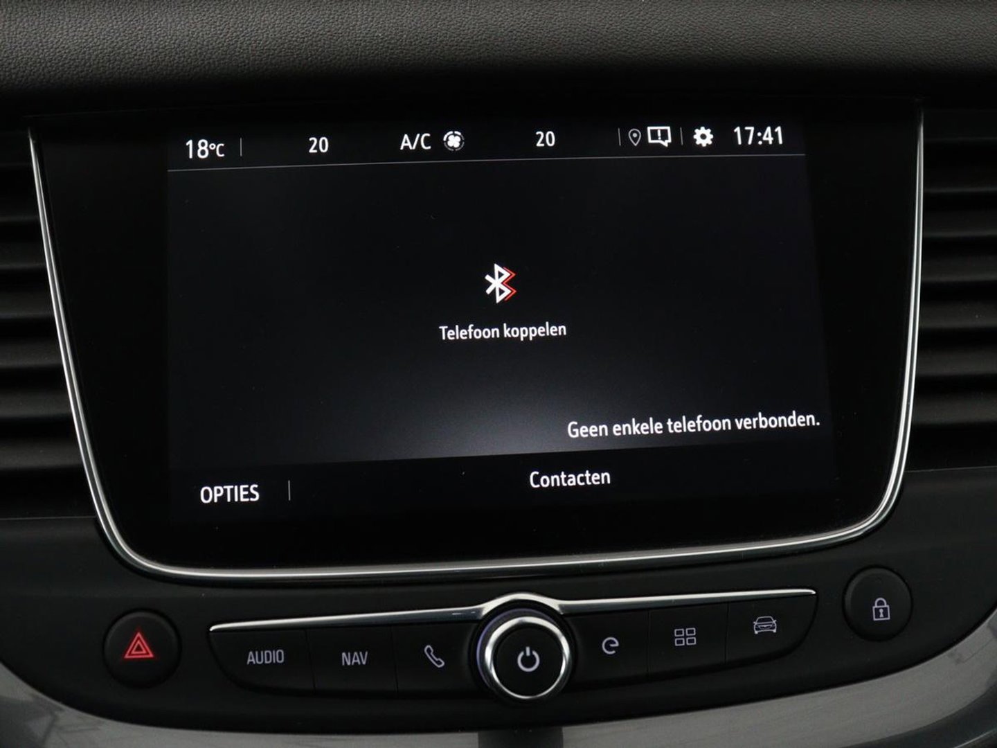 Opel Grandland X 1.6 Turbo Hybrid Business Edition | SOH 95% | Trekhaak | Navigatie | Carplay | Parkeerhulp | Full LED | Cruise control | Bluetooth | Climate control | PHEV | Plug In