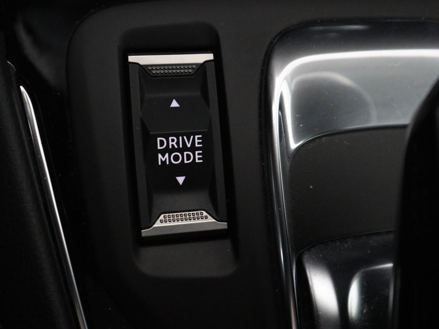 Opel Grandland X 1.6 Turbo Hybrid Business Edition | SOH 95% | Trekhaak | Navigatie | Carplay | Parkeerhulp | Full LED | Cruise control | Bluetooth | Climate control | PHEV | Plug In