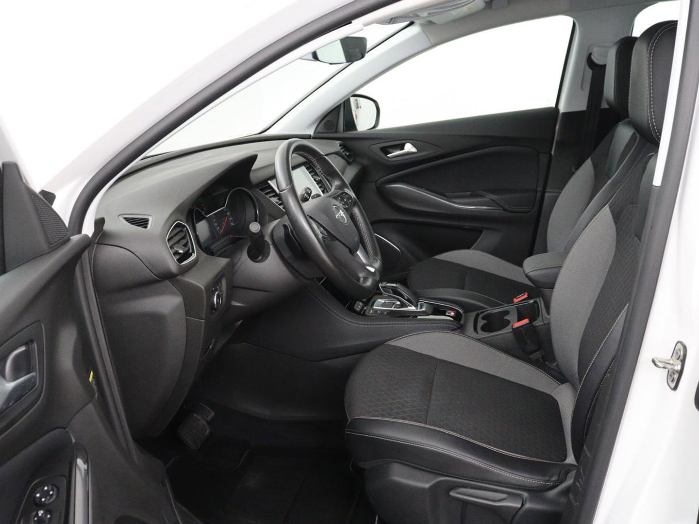 Opel Grandland X 1.6 Turbo Hybrid Business Edition | SOH 95% | Trekhaak | Navigatie | Carplay | Parkeerhulp | Full LED | Cruise control | Bluetooth | Climate control | PHEV | Plug In