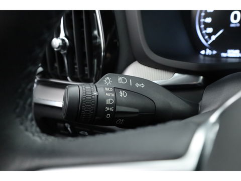 Volvo V60 2.0 T6 Recharge AWD R-Design | Trekhaak | SOH 99,1 | Mem stoelen | camera| Stoel & Stuur verw. |