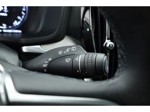 Volvo V60 2.0 T6 Recharge AWD R-Design | Trekhaak | SOH 99,1 | Mem stoelen | camera| Stoel & Stuur verw. |