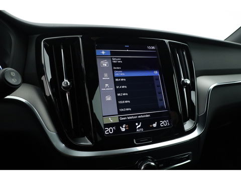 Volvo V60 2.0 T6 Recharge AWD R-Design | Trekhaak | SOH 99,1 | Mem stoelen | camera| Stoel & Stuur verw. |