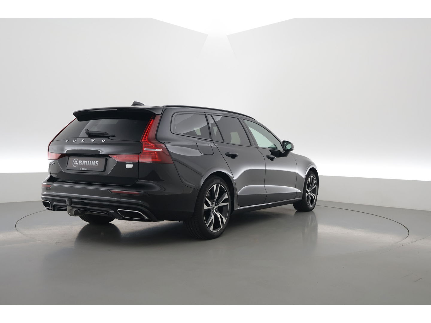 Volvo V60 2.0 T6 Recharge AWD R-Design | Trekhaak | SOH 99,1 | Mem stoelen | camera| Stoel & Stuur verw. |