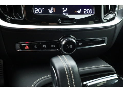 Volvo V60 2.0 T6 Recharge AWD R-Design | Trekhaak | SOH 99,1 | Mem stoelen | camera| Stoel & Stuur verw. |