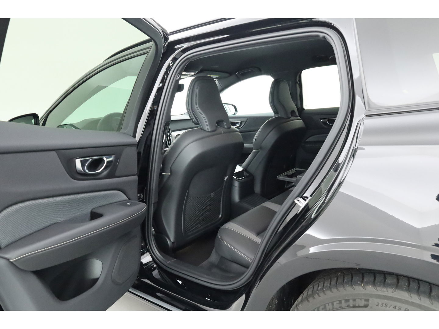 Volvo V60 2.0 T6 Recharge AWD R-Design | Trekhaak | SOH 99,1 | Mem stoelen | camera| Stoel & Stuur verw. |