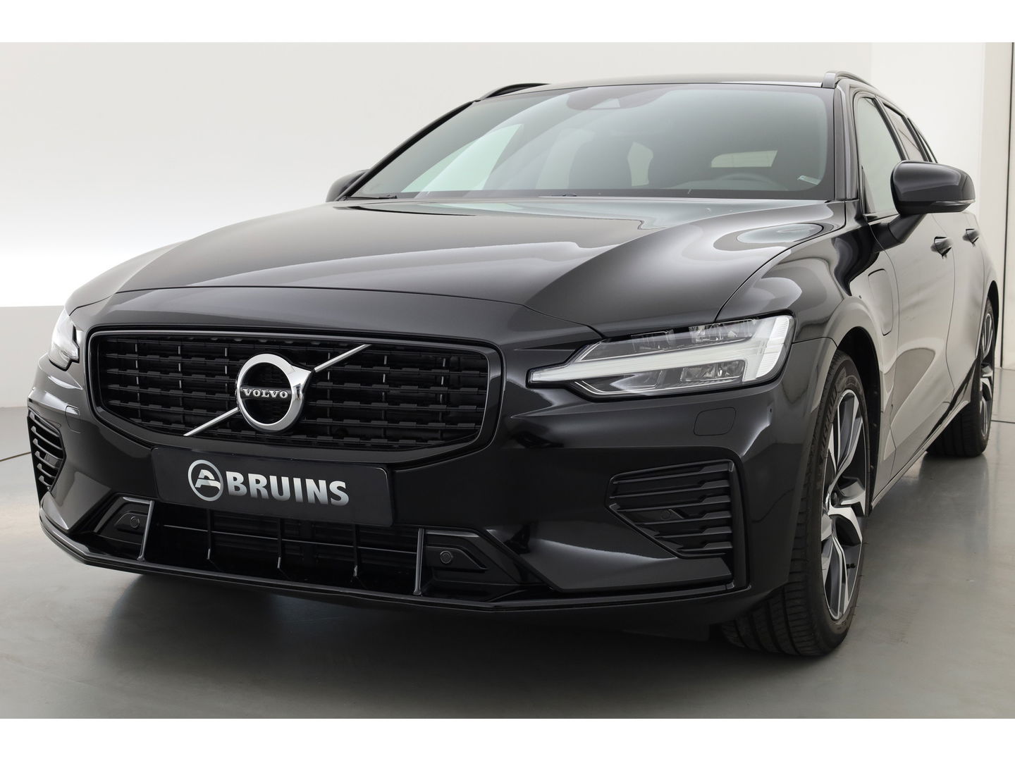 Volvo V60 2.0 T6 Recharge AWD R-Design | Trekhaak | SOH 99,1 | Mem stoelen | camera| Stoel & Stuur verw. |