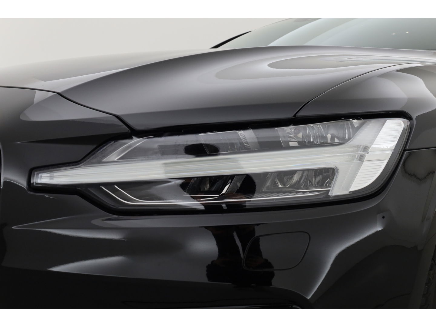 Volvo V60 2.0 T6 Recharge AWD R-Design | Trekhaak | SOH 99,1 | Mem stoelen | camera| Stoel & Stuur verw. |