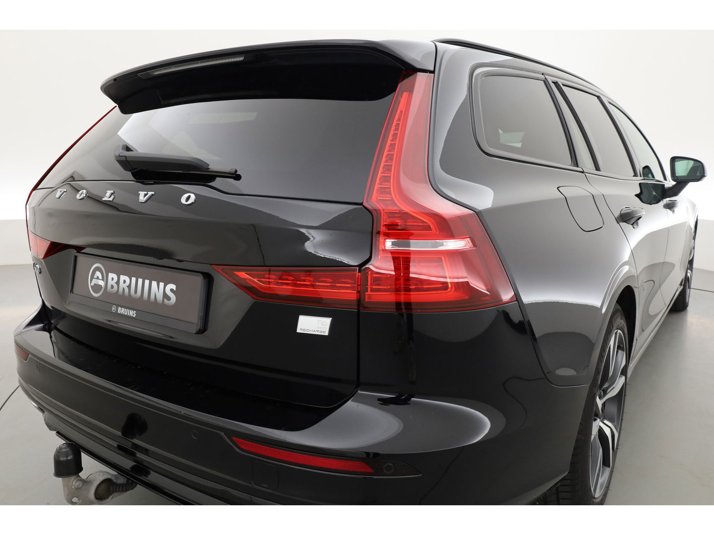 Volvo V60 2.0 T6 Recharge AWD R-Design | Trekhaak | SOH 99,1 | Mem stoelen | camera| Stoel & Stuur verw. |