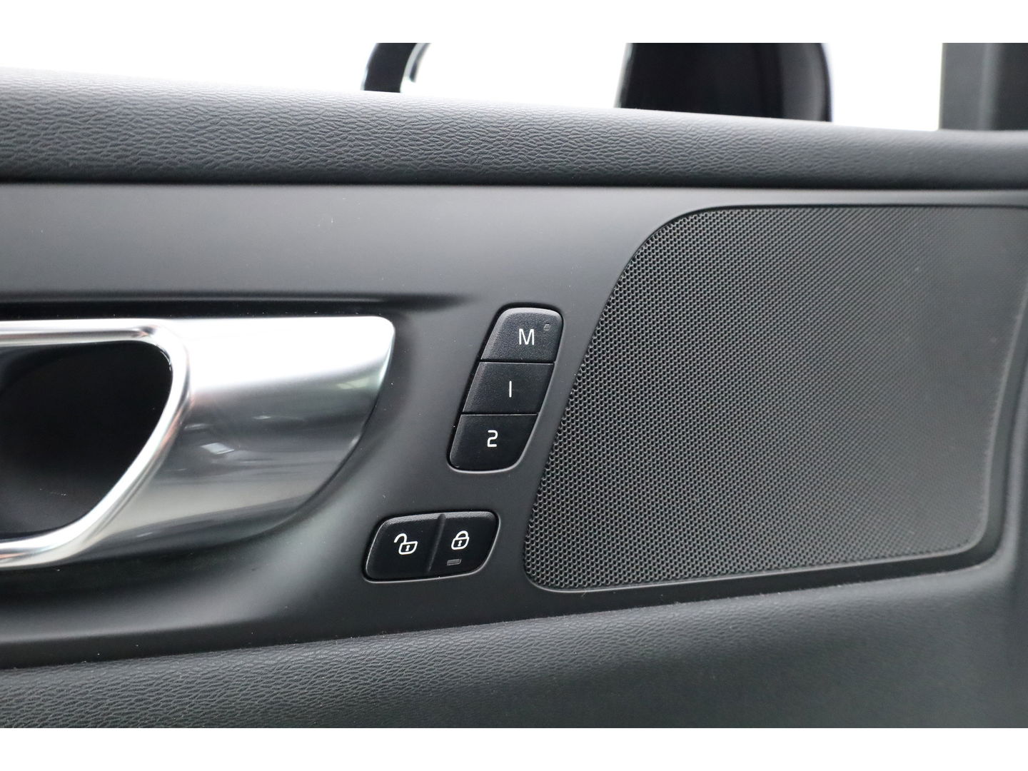 Volvo V60 2.0 T6 Recharge AWD R-Design | Trekhaak | SOH 99,1 | Mem stoelen | camera| Stoel & Stuur verw. |