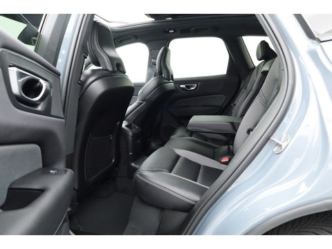 Volvo XC60 2.0 T6 Plug-in hybrid AWD Plus Dark | Trekhaak | Pano | ACC | Blis  | H&K Audio | Sport stoelen | stoel&stuur Verw. |