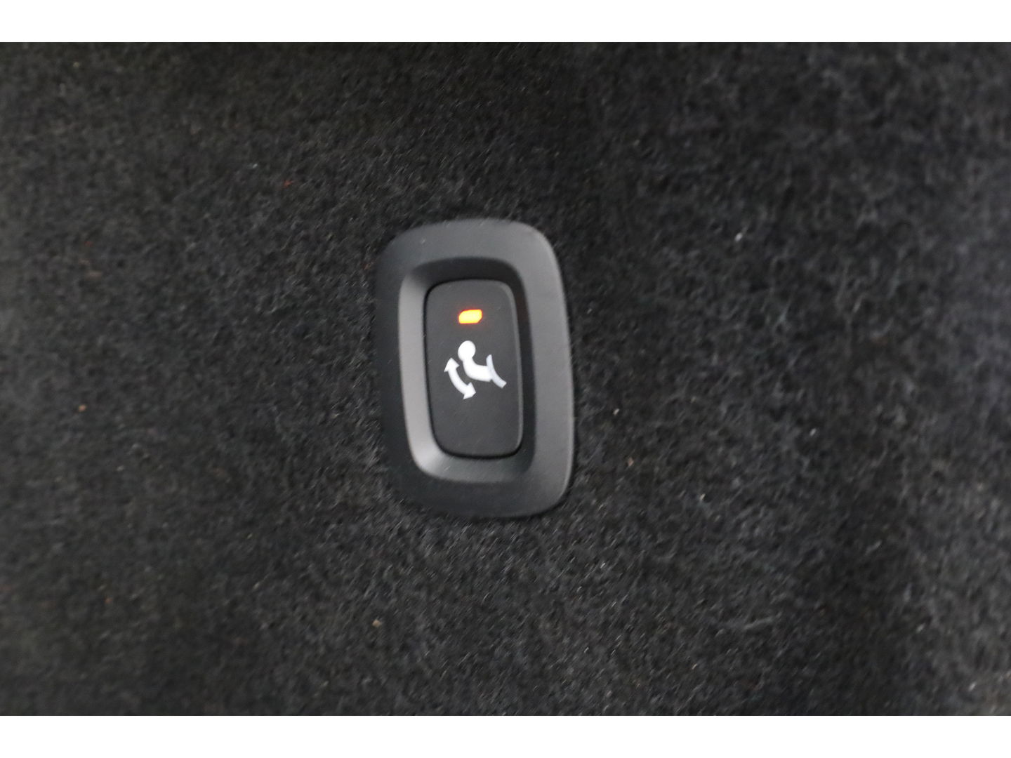 Volvo XC60 2.0 T6 Plug-in hybrid AWD Plus Dark | Trekhaak | Pano | ACC | Blis  | H&K Audio | Sport stoelen | stoel&stuur Verw. |