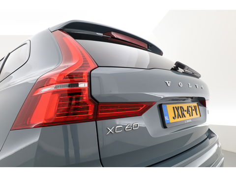 Volvo XC60 2.0 T6 Plug-in hybrid AWD Plus Dark | Trekhaak | Pano | ACC | Blis  | H&K Audio | Sport stoelen | stoel&stuur Verw. |