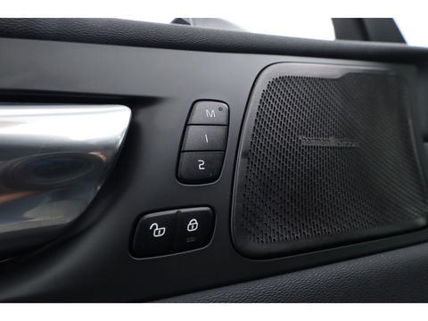 Volvo XC60 2.0 T6 Plug-in hybrid AWD Plus Dark | Trekhaak | Pano | ACC | Blis  | H&K Audio | Sport stoelen | stoel&stuur Verw. |