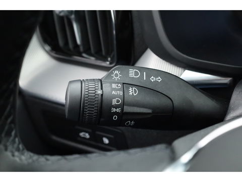 Volvo XC60 2.0 T6 Plug-in hybrid AWD Plus Dark | Trekhaak | Pano | ACC | Blis  | H&K Audio | Sport stoelen | stoel&stuur Verw. |